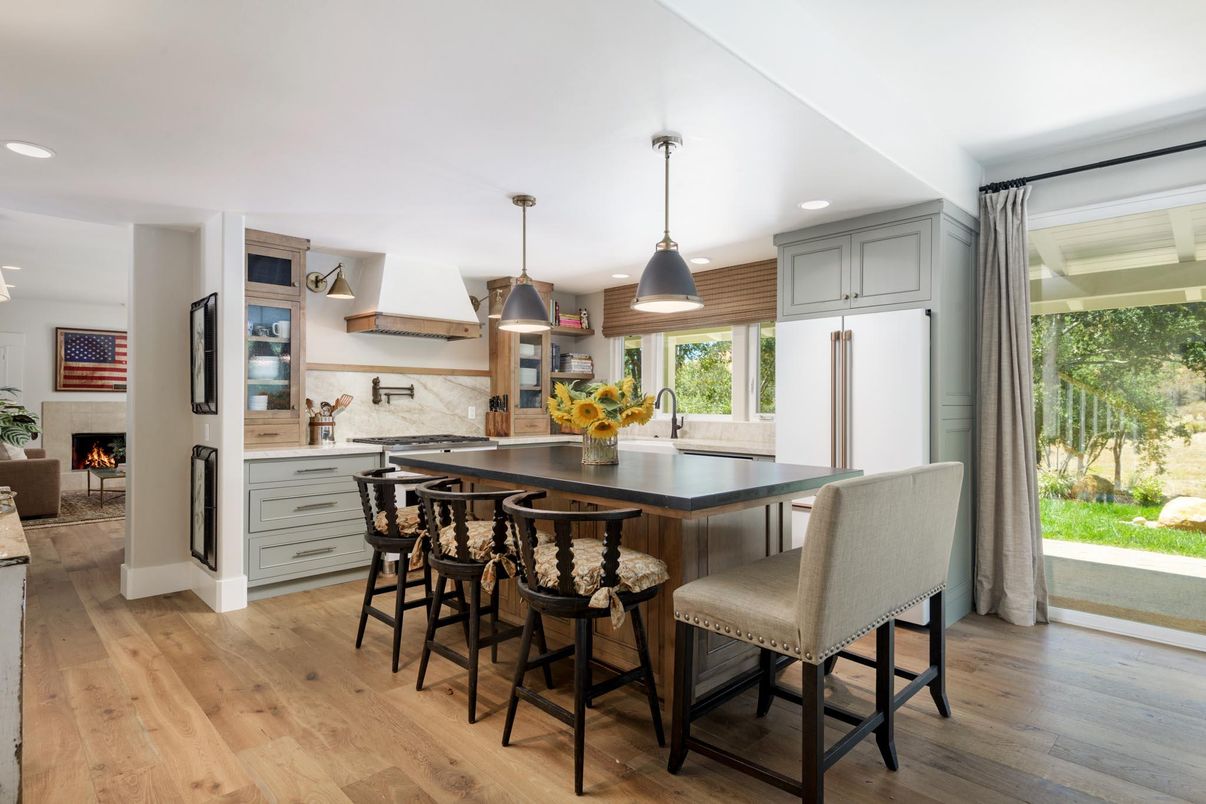 Fireplace, Interior, Kitchen, Pendant Lights, Recessed Lighting, Wood Texture Flooring