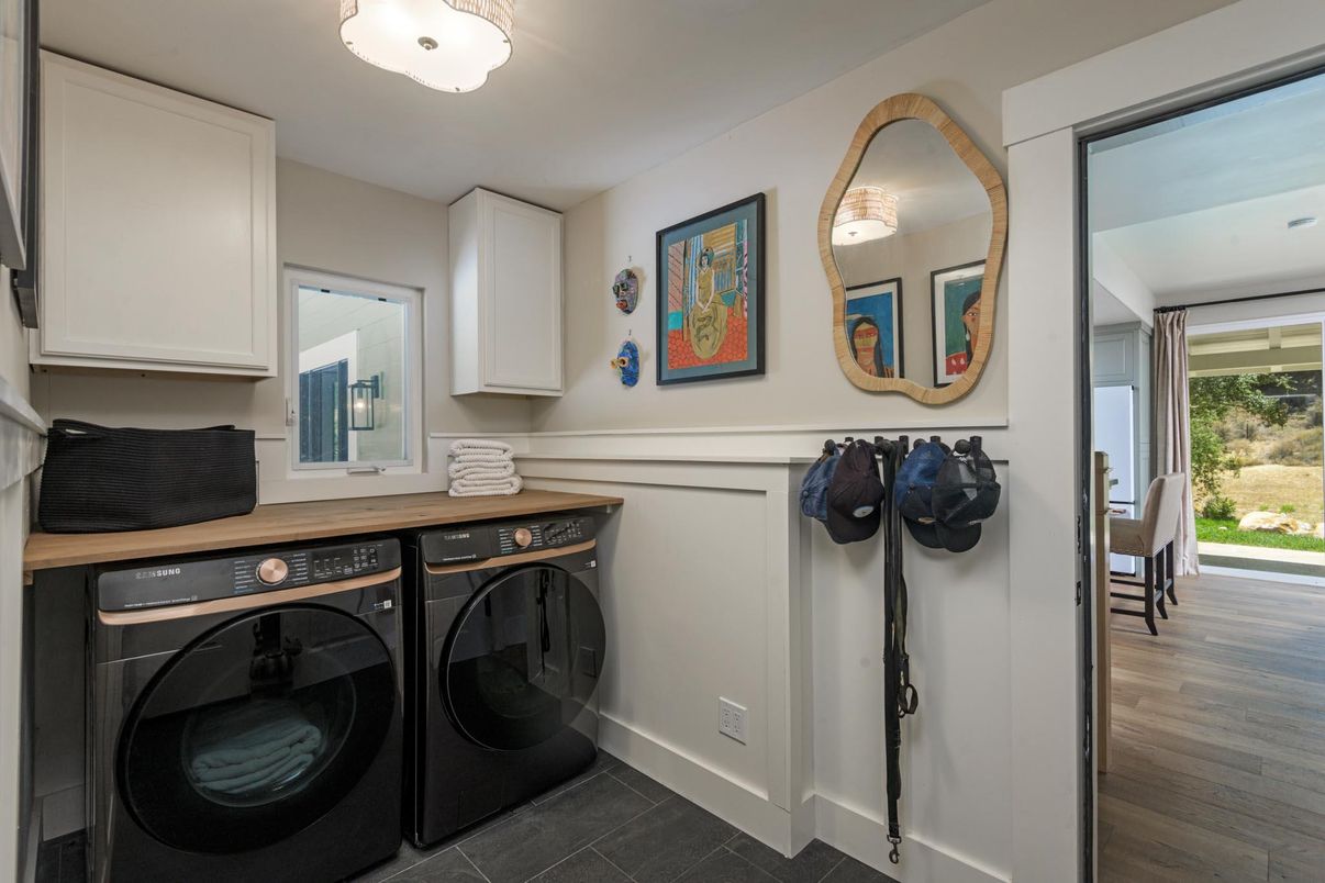 Interior, Washer, Wood Texture Flooring