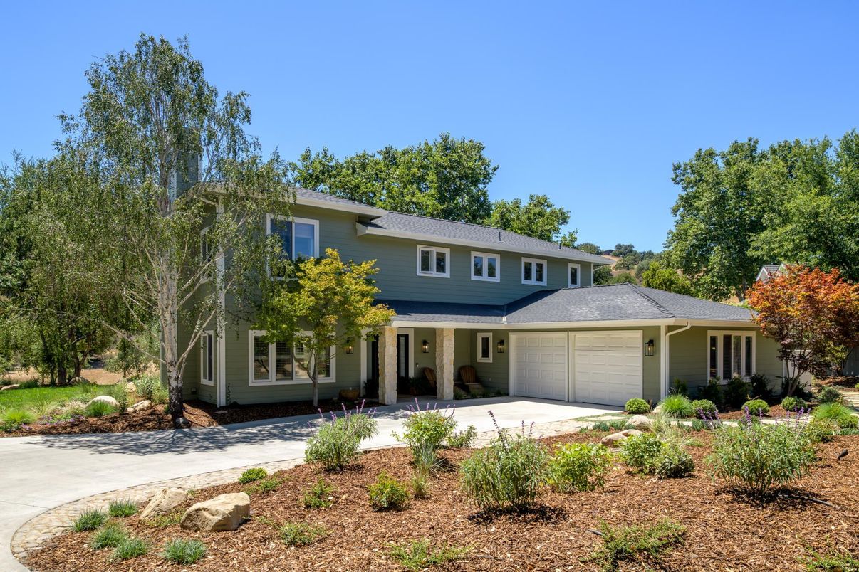 Attached, Exterior, Facade, Split Level