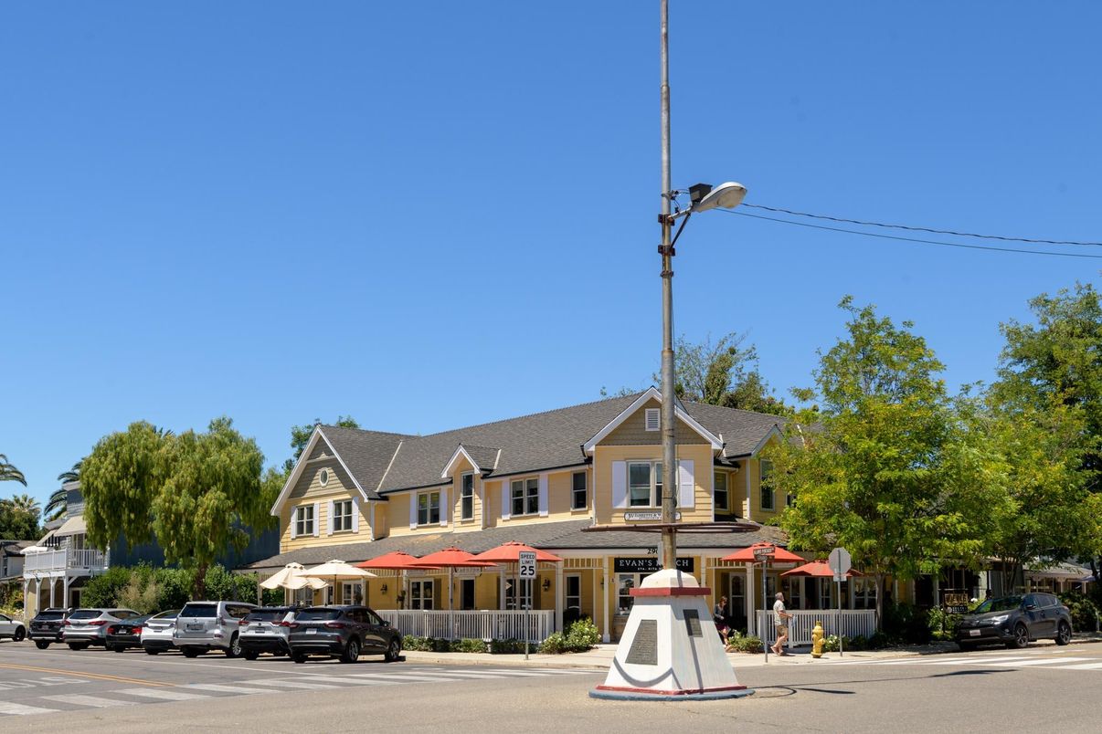 Exterior, Facade, Queen Anne Victorian