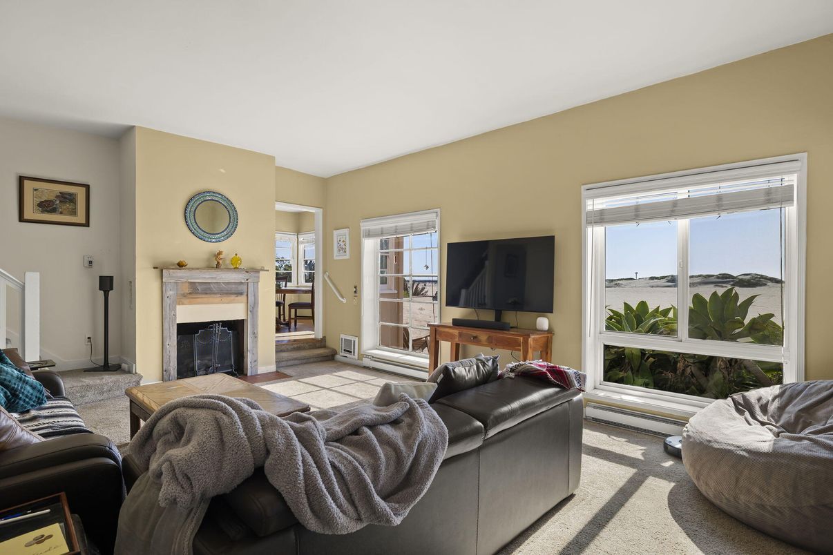 Fireplace, Interior, Living room, Water