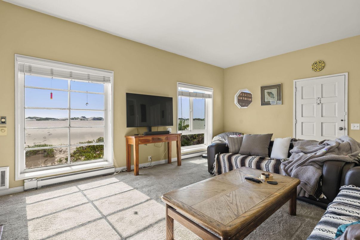 Interior, Living room, Water