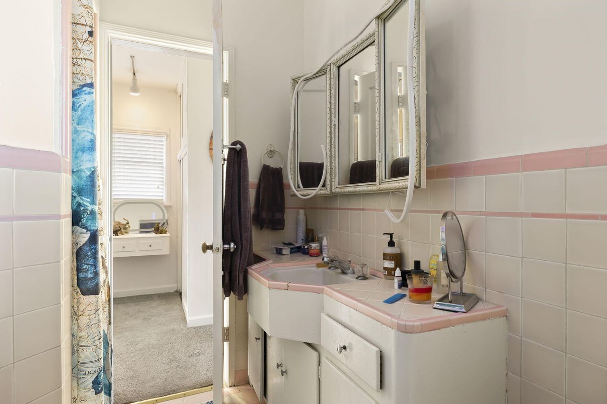 Bathroom, Interior, Tile Countertops