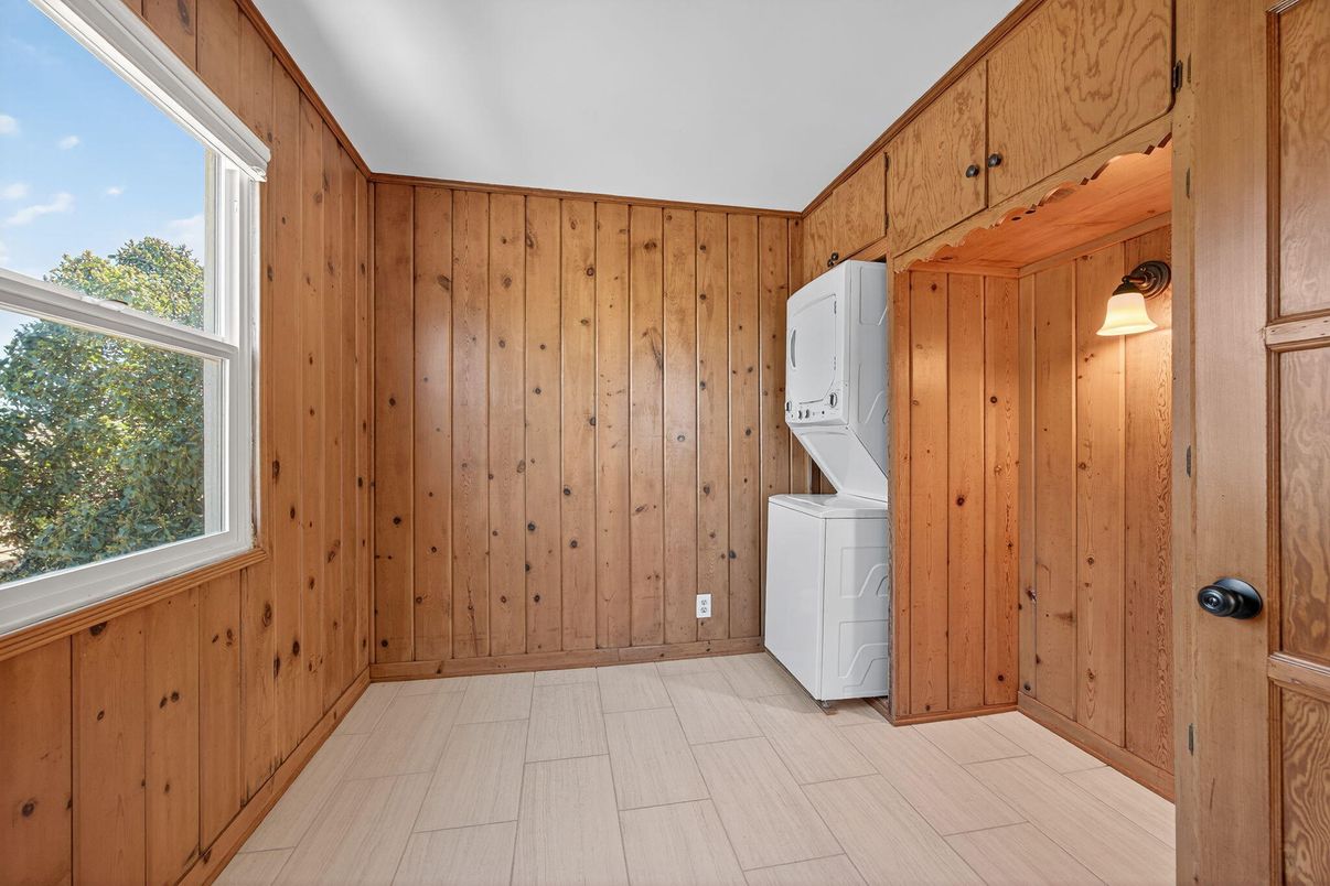 Interior, Washer, Wooden Walls