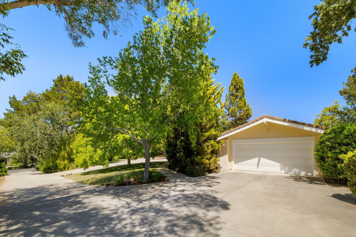 Detached Garage, Exterior