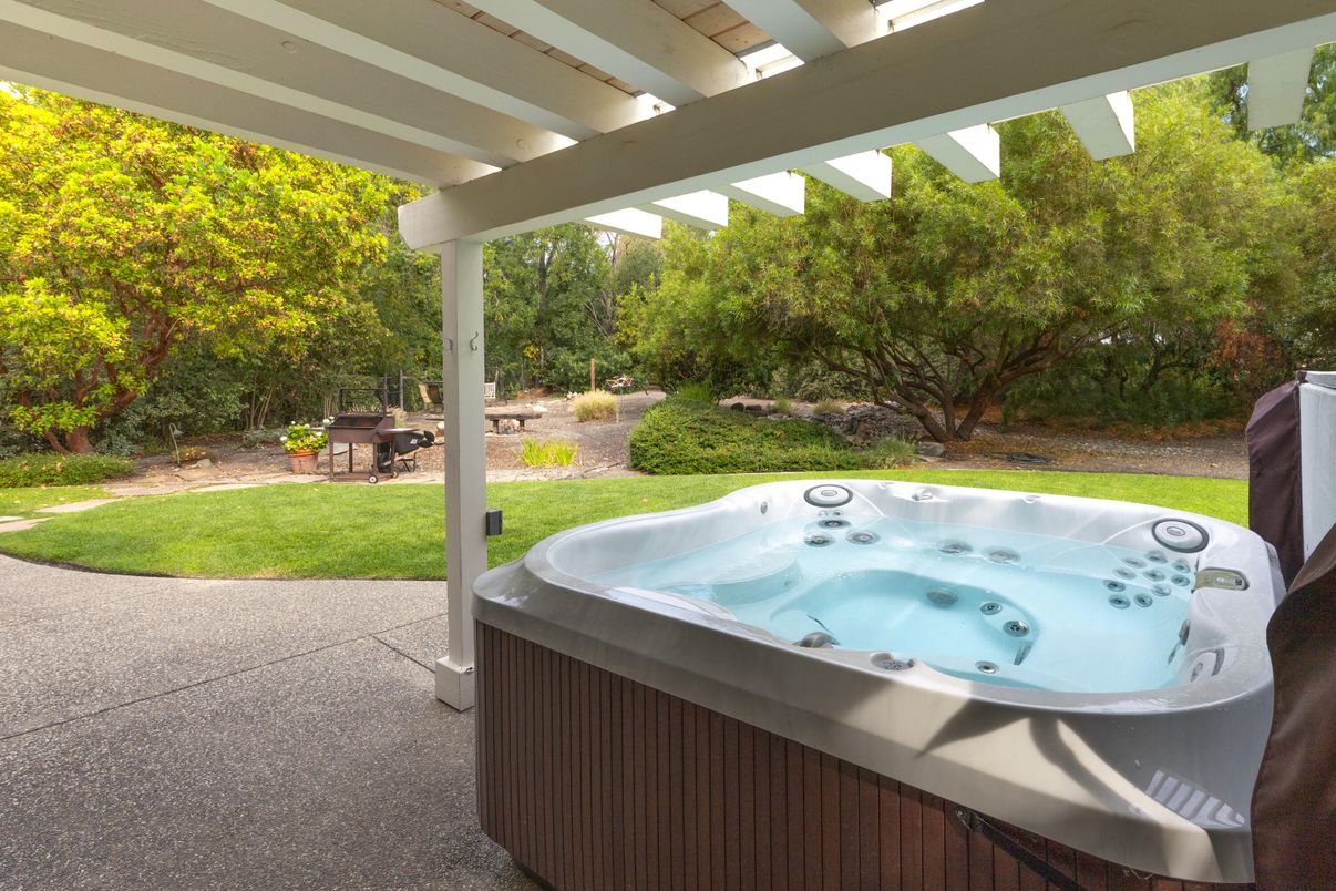 Exterior, Hot Tub