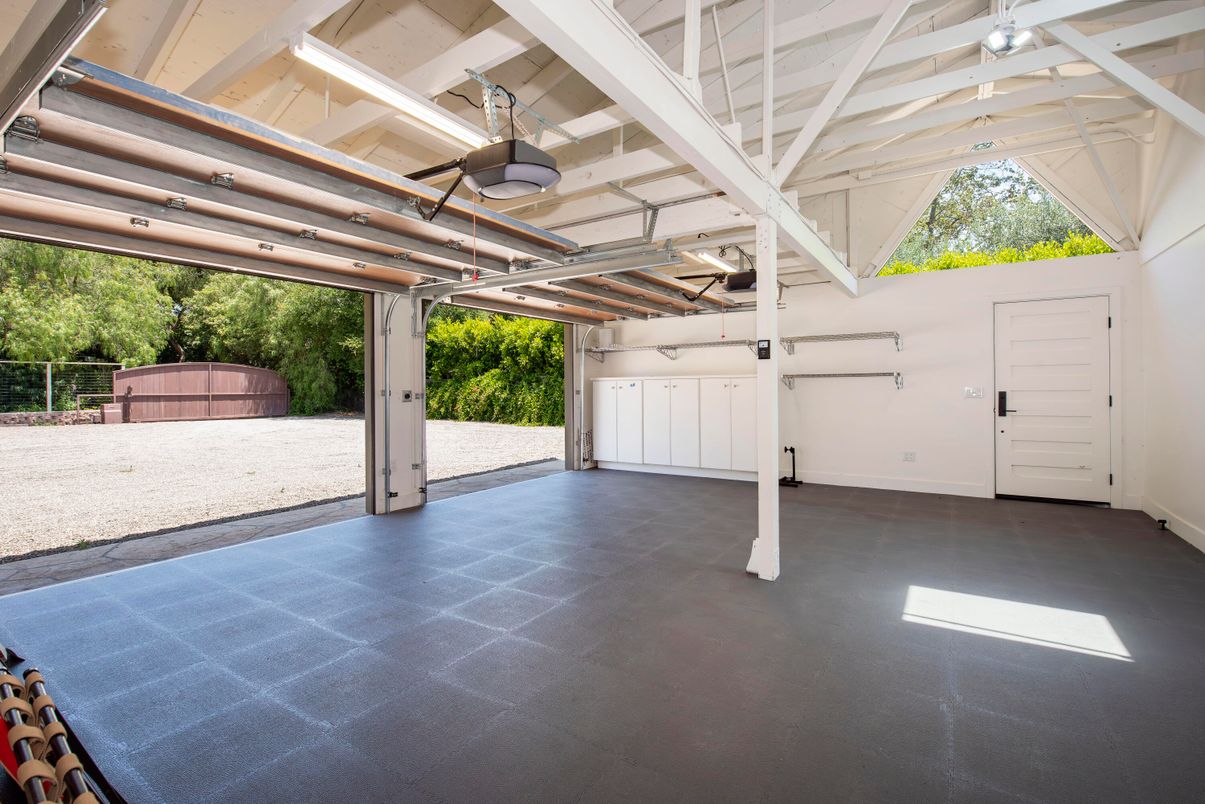 Garage, Interior