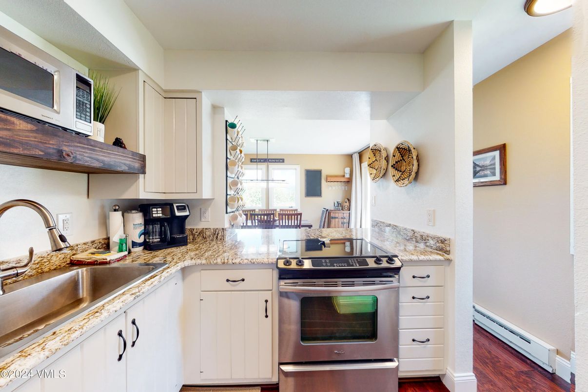 Dining room, Interior, Kitchen, Stainless Steel Appliances, Wood Texture Flooring