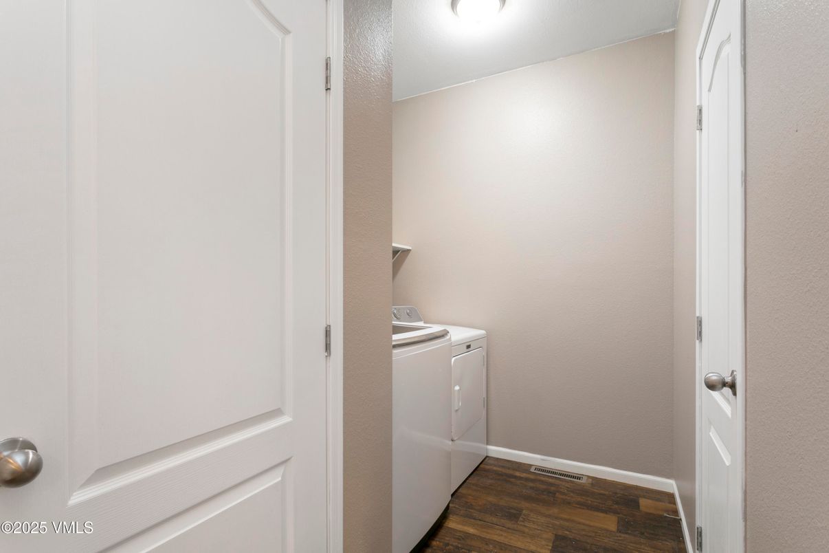 Interior, Washer, Wood Texture Flooring