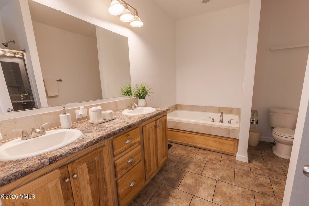 Bathroom, Dual Sink Vanities, Interior