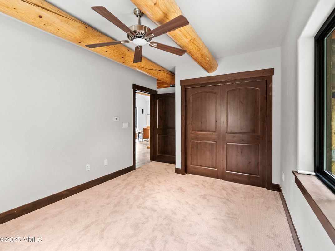 Empty room, Interior, Wooden Beams