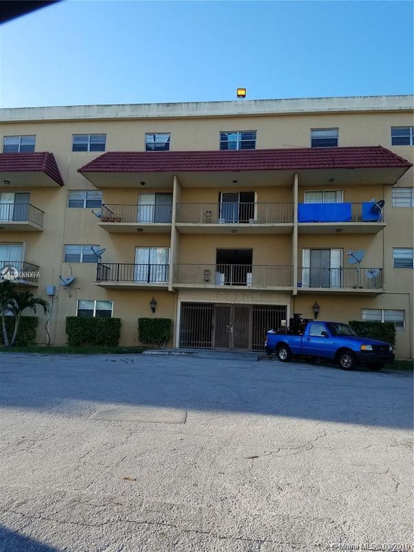 Exterior, Facade, Condo Building