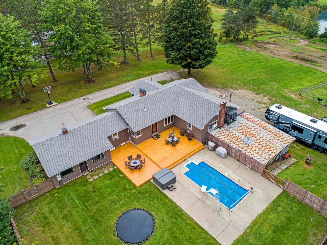 Exterior, Drone