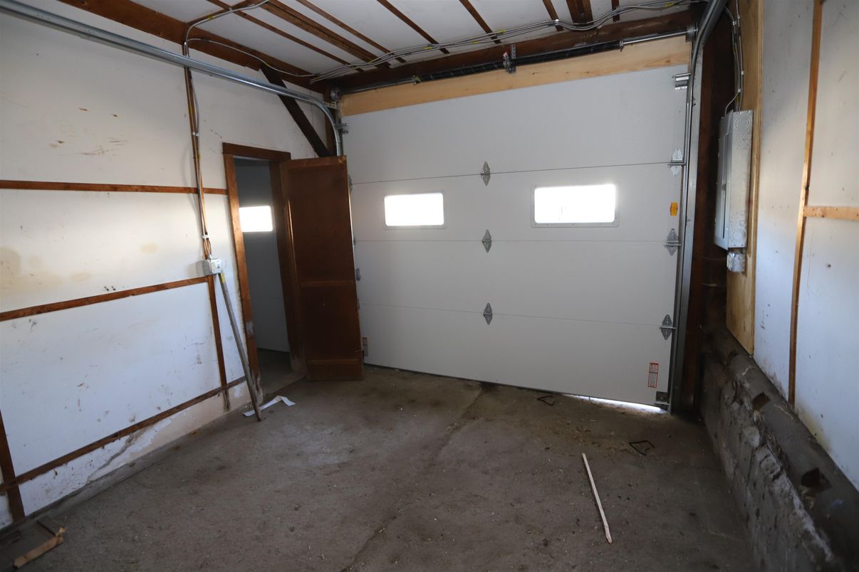 Garage, Interior
