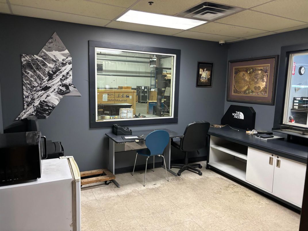 Home Office, Interior