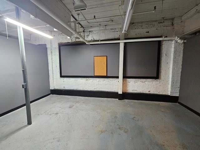 Garage, Interior