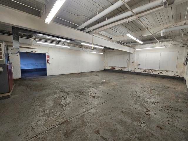 Garage, Interior