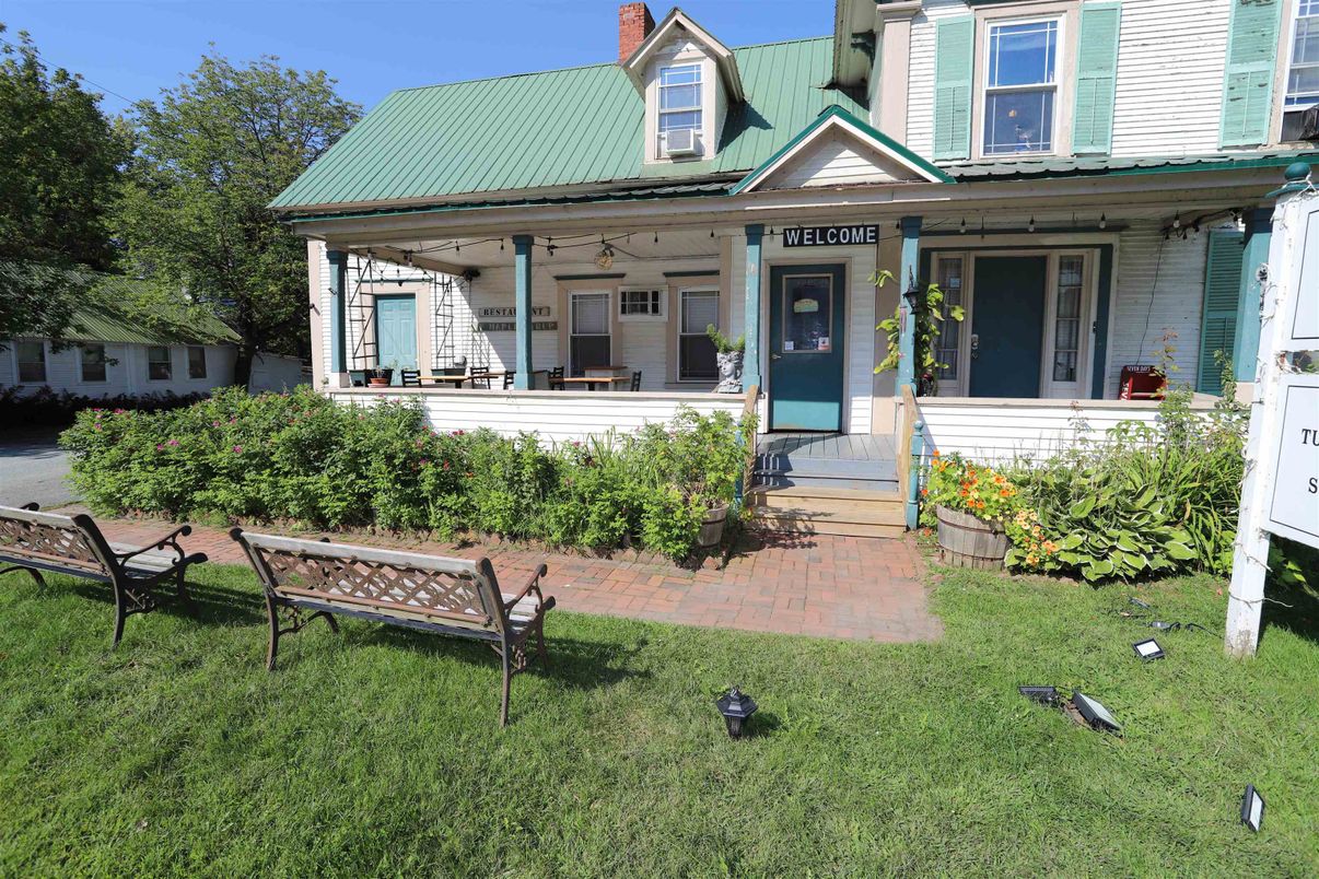 Exterior, Facade, Queen Anne Victorian