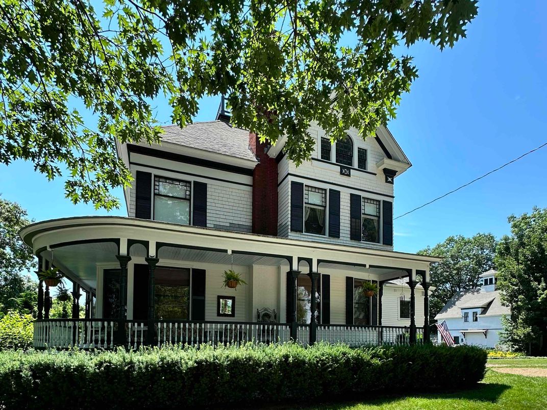 Exterior, Facade, Queen Anne Victorian