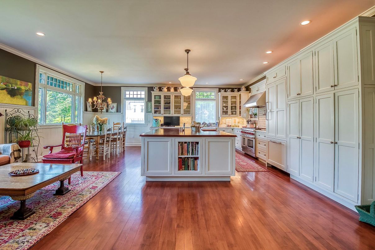 Chandelier, Dining room, Interior, Kitchen, Pendant Lights, Recessed Lighting, Wood Texture Flooring