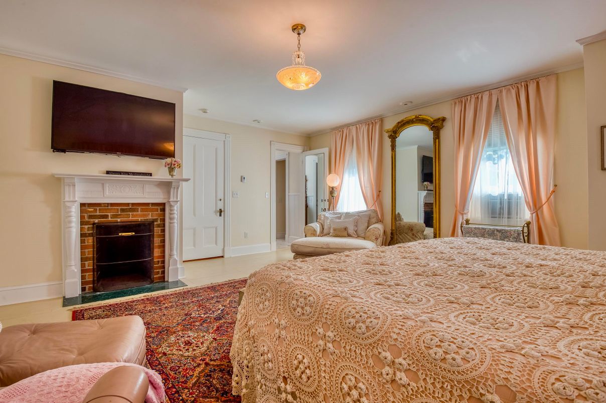 Bedroom, Fireplace, Interior, Pendant Lights
