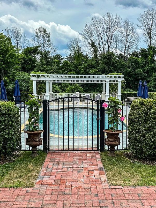 Exterior, Pool