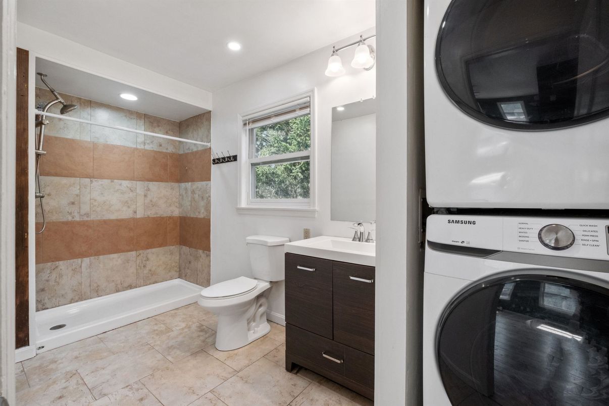 Bathroom, Interior, Recessed Lighting, Washer