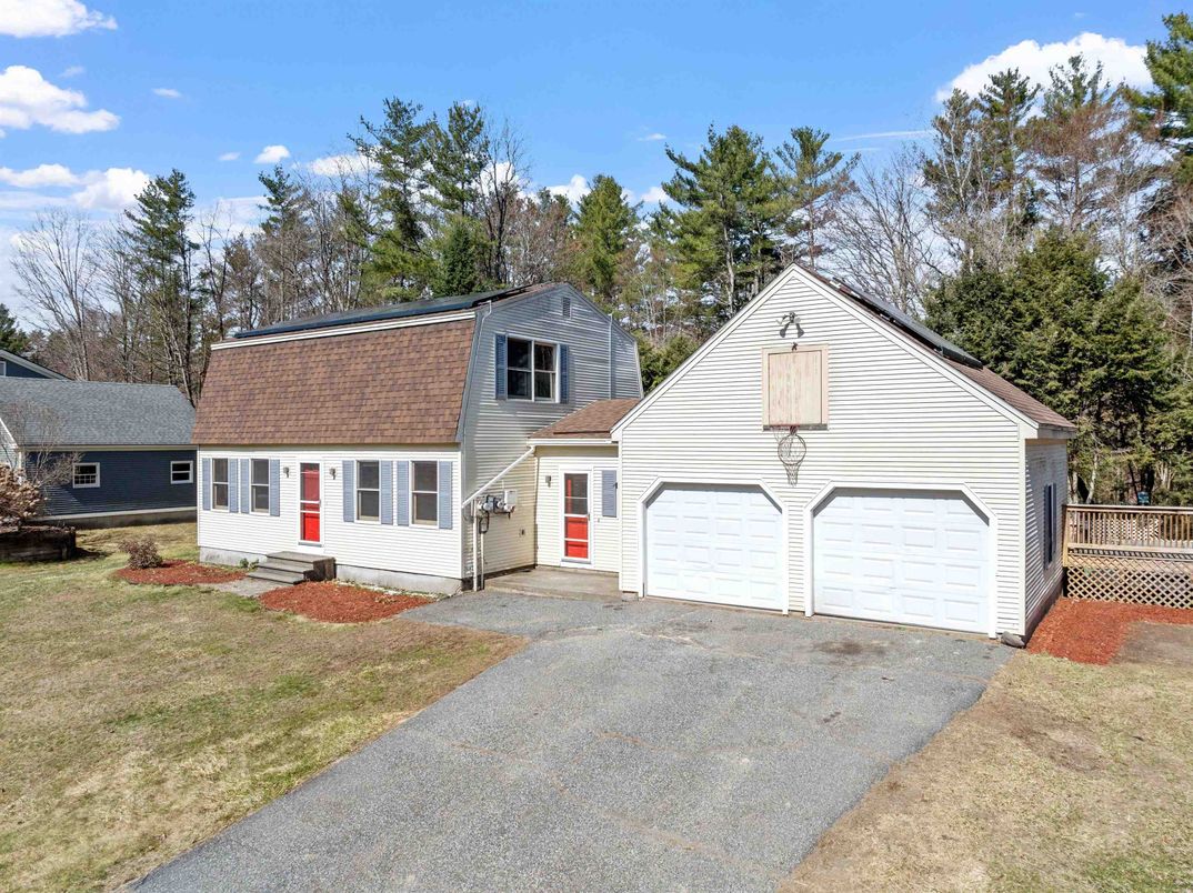 Attached, Exterior, Facade, Cape Cod