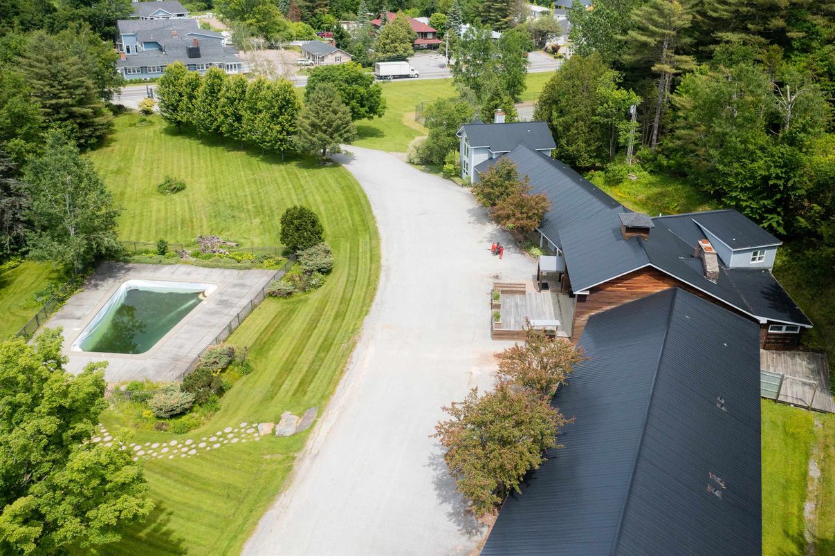 Exterior, Drone