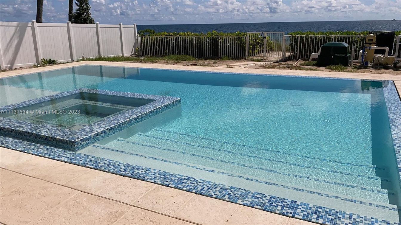 Exterior, Pool