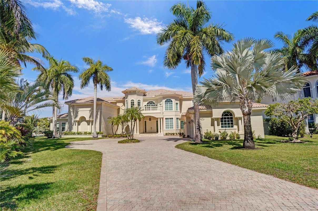 Backyard, Exterior, Facade, Mediterranean