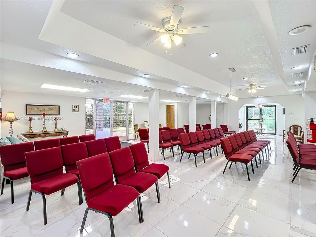 Dining room, Interior, Living room, Pendant Lights, Recessed Lighting