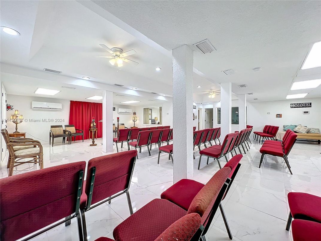Dining room, Interior, Living room, Marble, Recessed Lighting