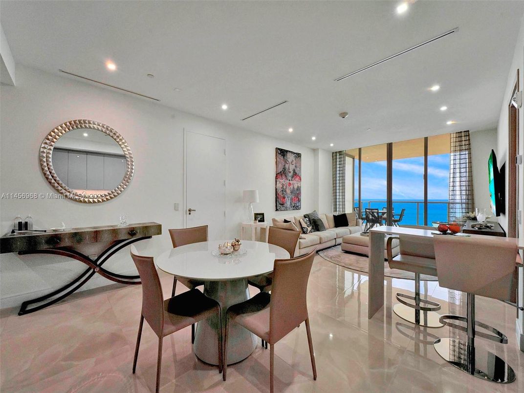 Dining room, Interior, Living room, Recessed Lighting, Water