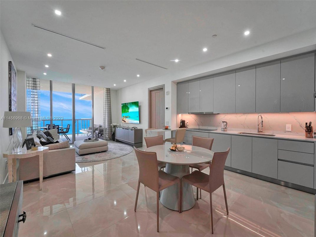 Dining room, Interior, Living room, Recessed Lighting, Water
