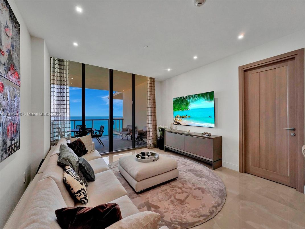 Interior, Living room, Recessed Lighting, Water