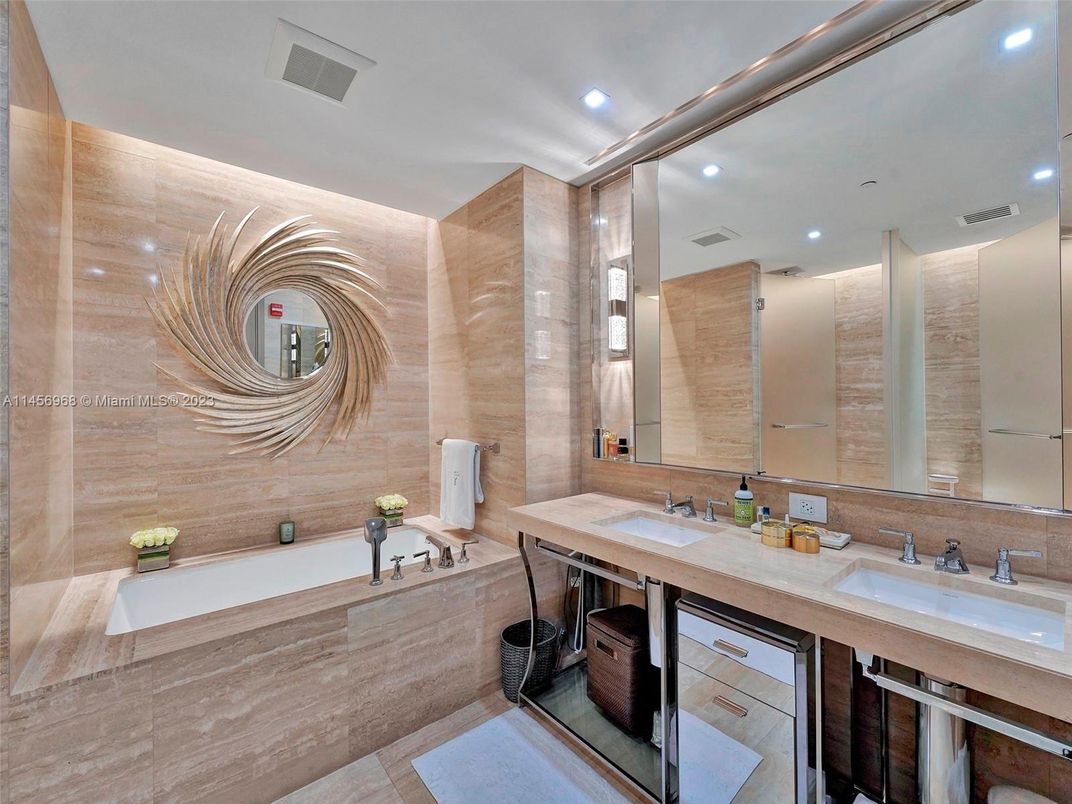 Bathroom, Interior, Recessed Lighting