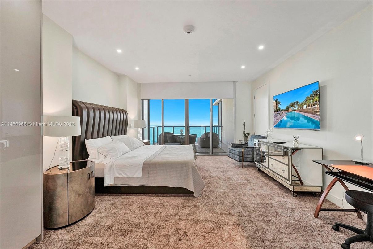 Bedroom, Home Office, Interior, Recessed Lighting, Water