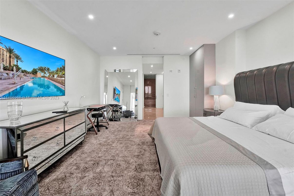 Bedroom, Interior, Recessed Lighting