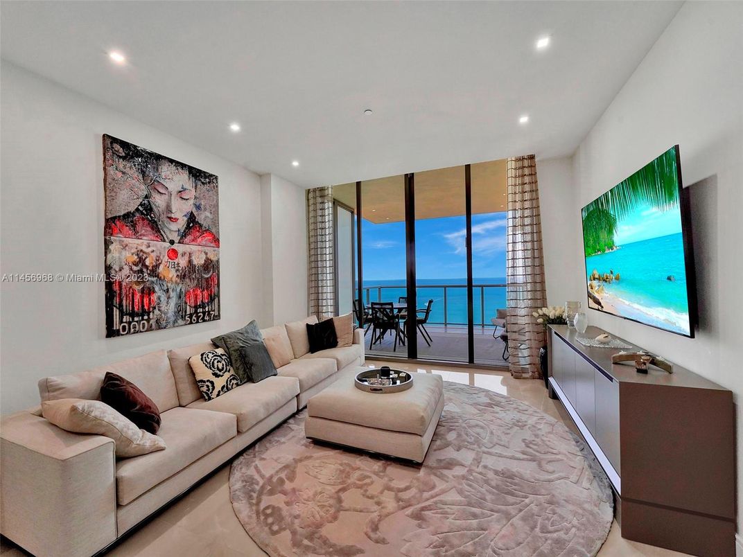 Interior, Living room, Recessed Lighting, Water