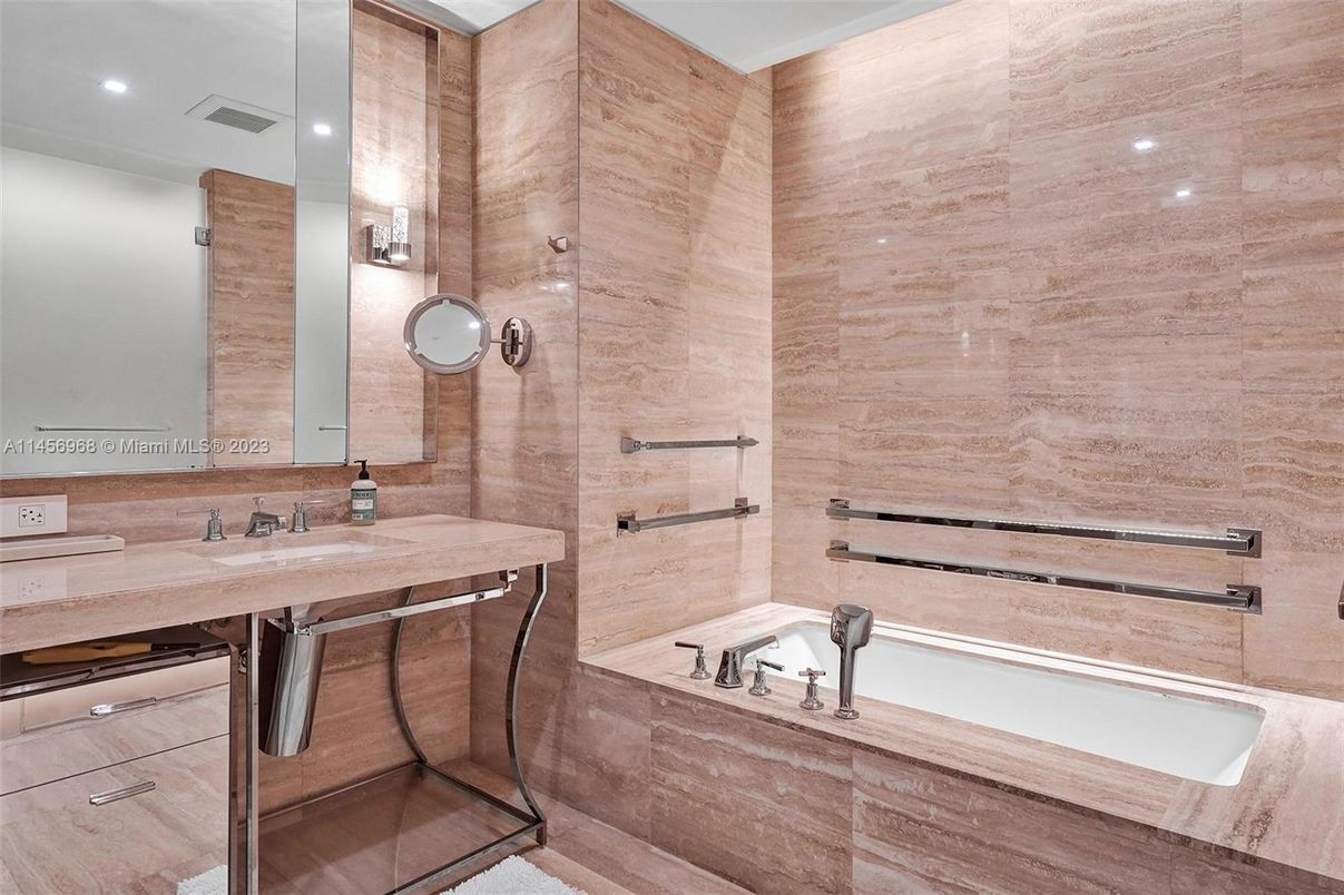 Bathroom, Interior, Recessed Lighting