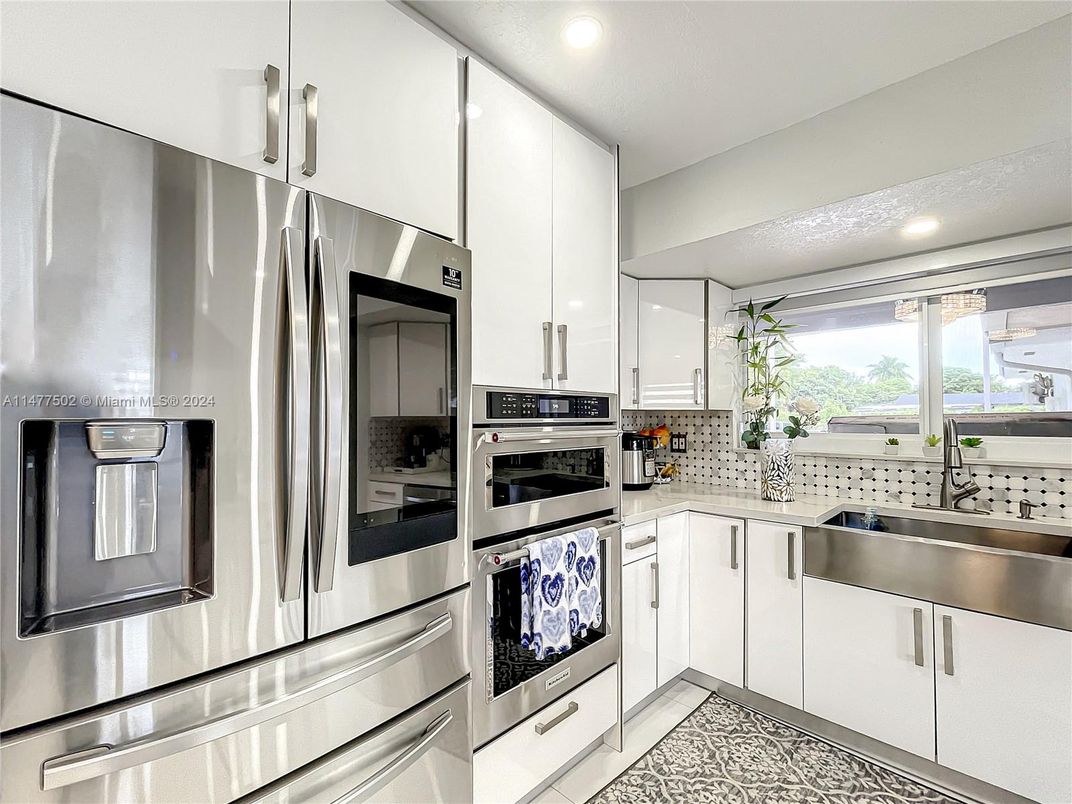 Interior, Kitchen, Pendant Lights, Recessed Lighting, Stainless Steel Appliances