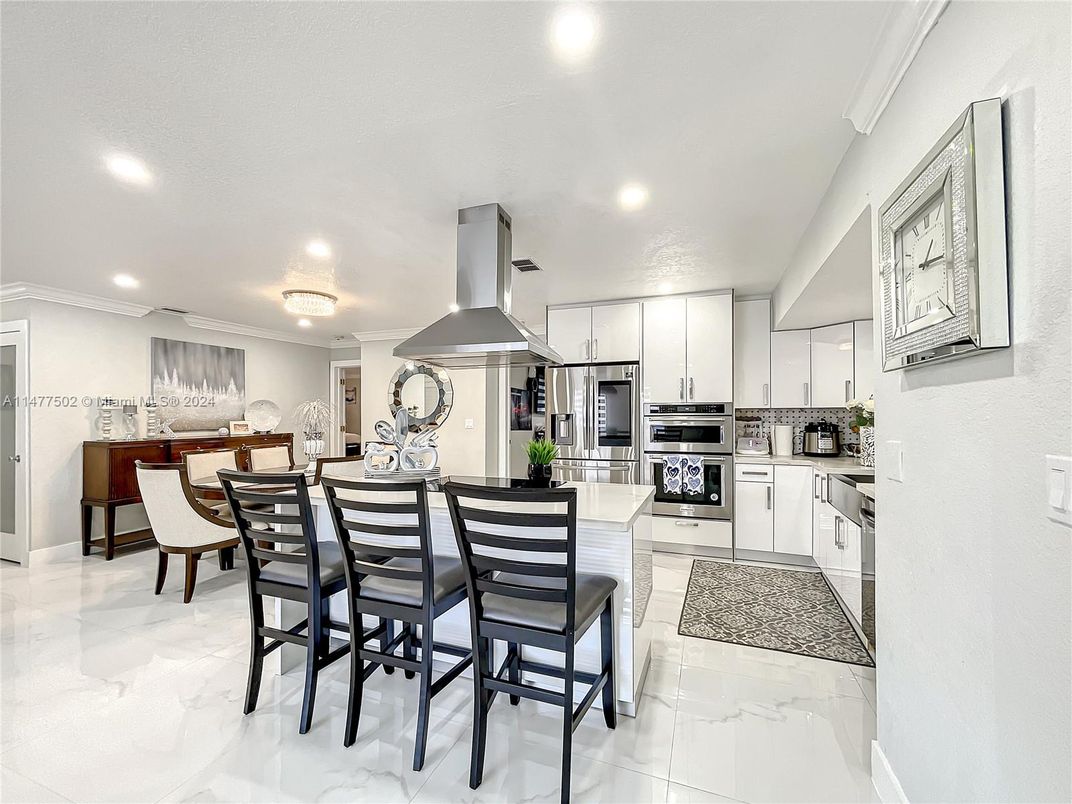 Dining room, Interior, Kitchen, Recessed Lighting, Stainless Steel Appliances