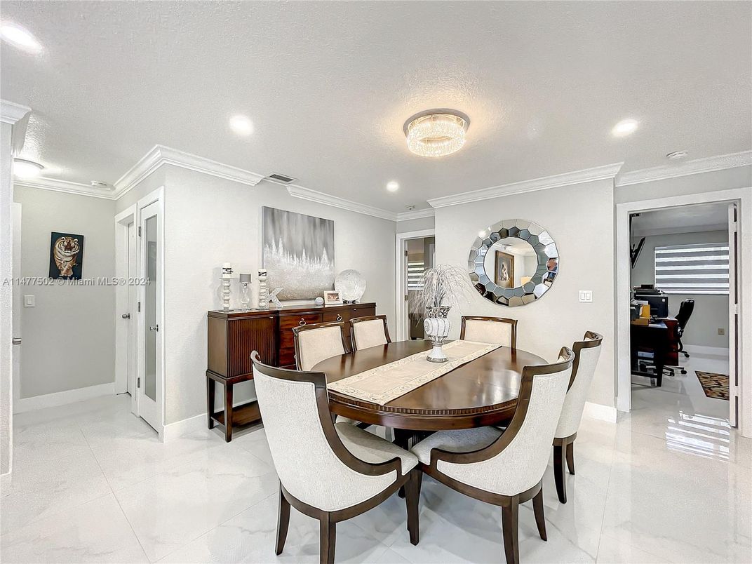 Dining room, Interior, Recessed Lighting
