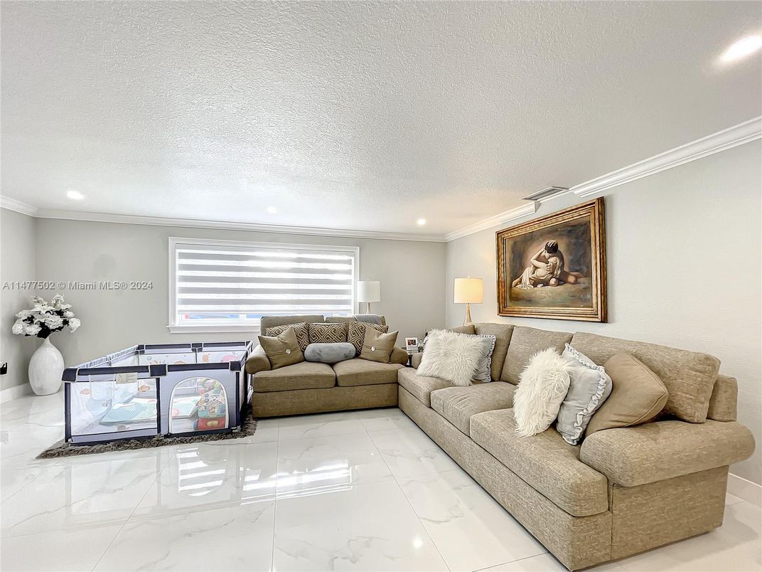 Game Room, Interior, Living room, Marble, Recessed Lighting