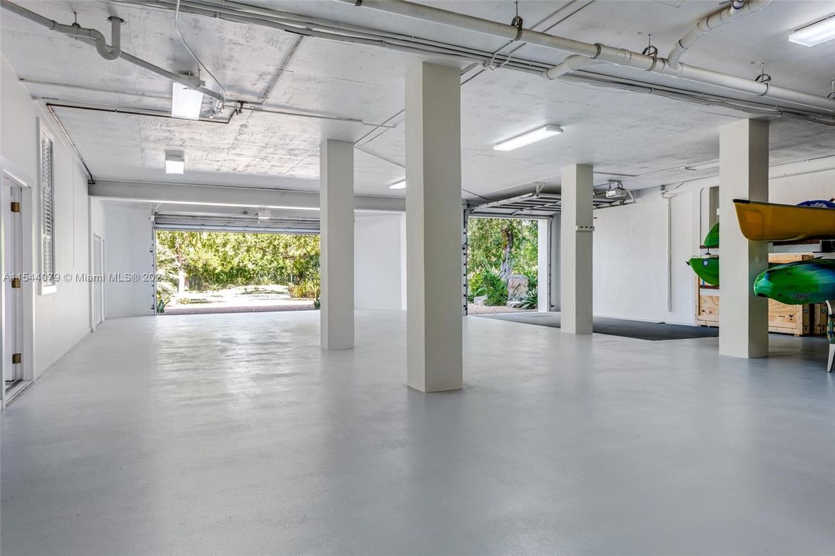 Garage, Interior