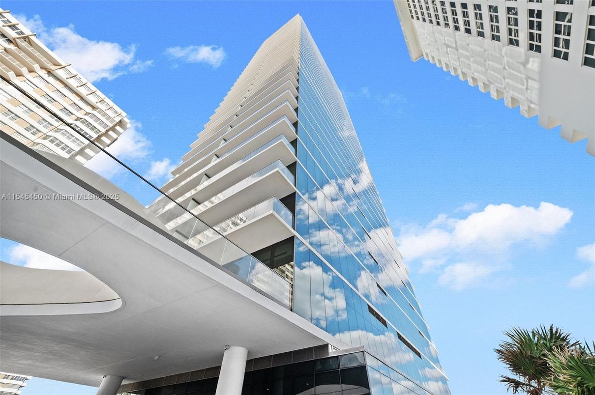 Exterior, Facade, Highrise