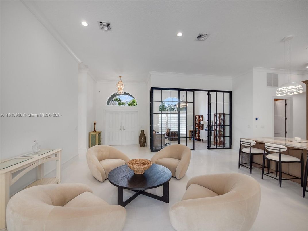 Interior, Living room, Pendant Lights, Recessed Lighting