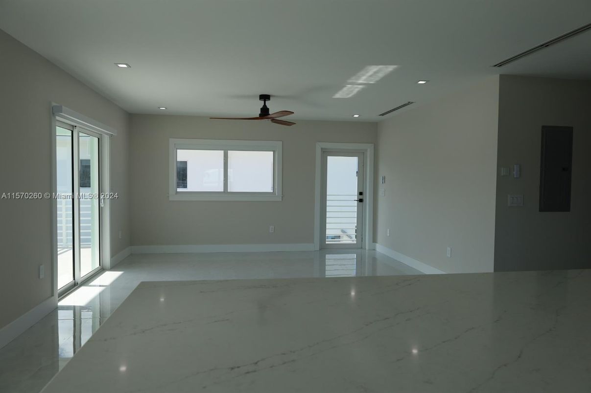 Empty room, Interior, Recessed Lighting