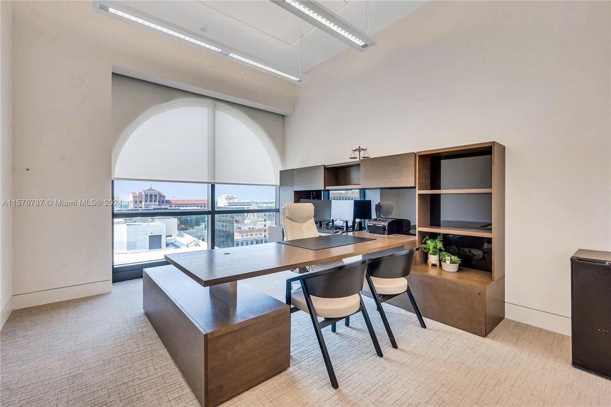 Home Office, Interior